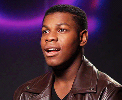 isaacoscar:  ‘Star Wars: The Force Awakens’ Cast Replay Their Facial Reactions Watching the Movie 