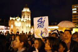 colombianosycolombianas:  💛  💙 ❤️     SI A LA PAZ EN COLOMBIA. 💛  💙 ❤️ 💛  💙 ❤️      LO MERECEMOS TODOS.    💛  💙 ❤️ 