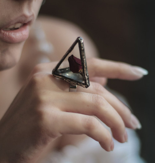 culturenlifestyle:Exquisite Jewelry Made From Real Flower & Crystals by  Kristina Ziabreva Ukran