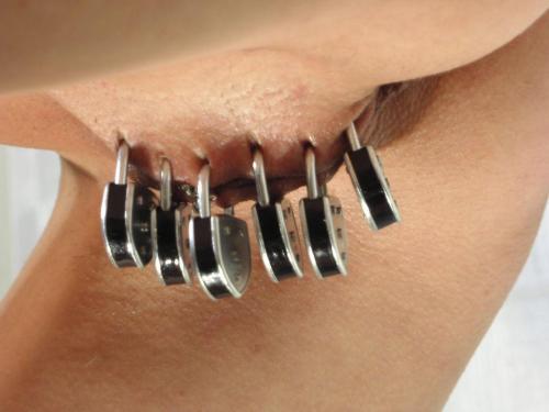 https://extreme-bondage.tumblr.com/post/136291931281