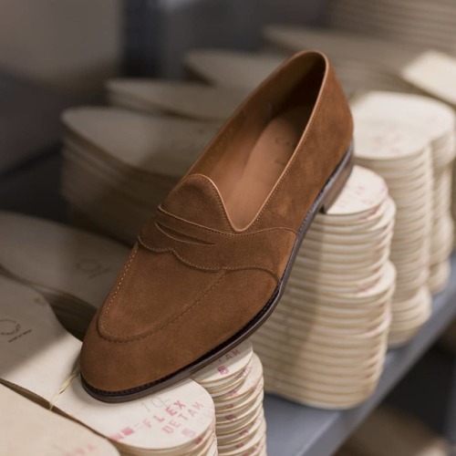 Unlined full strap penny loafers 80708 in polo suede |uetam last| Learn more at Carmina stores &