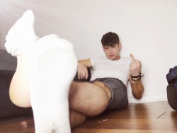 asmodianprince:Come over here and sniff my socks. That’s what betas are for.