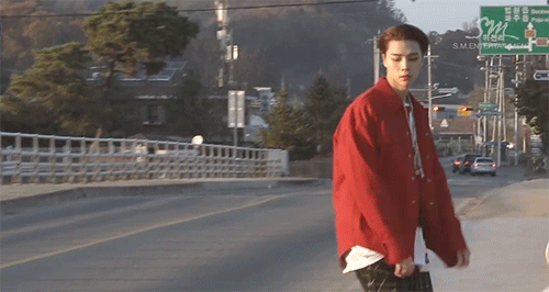 melliejae: 14/150 - gifs that will make you fall for Johnny ♥