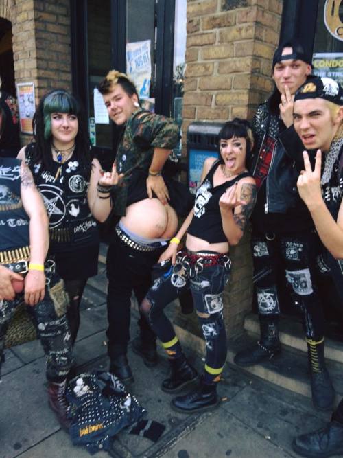 potatopunx:  PARTY PUNXMy balls, necro-nymph, gnarly-scumfuck, missslynxx, Luke & stand-up-and-resist