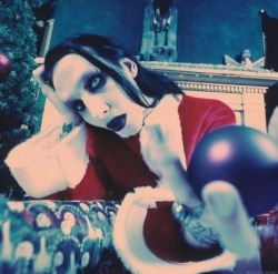 bornavillain:  Happy Holidays from the Marilyn Manson Fandom 