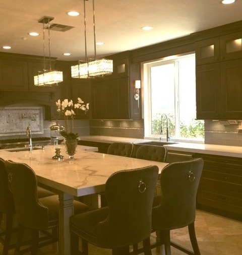 Orange County Contemporary Kitchen Example Of A Mid-sized Trendy L-shaped Travertine Floor And Beige