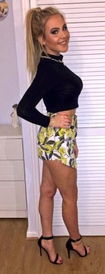 suki2links:  doctordoomporn:  😈😈😈😈😈😈 mmmmm filthy chav tease. #chav  I ❤️ her tight mini skirt and high heels, she has long beautiful legs💋💋💋💋💋