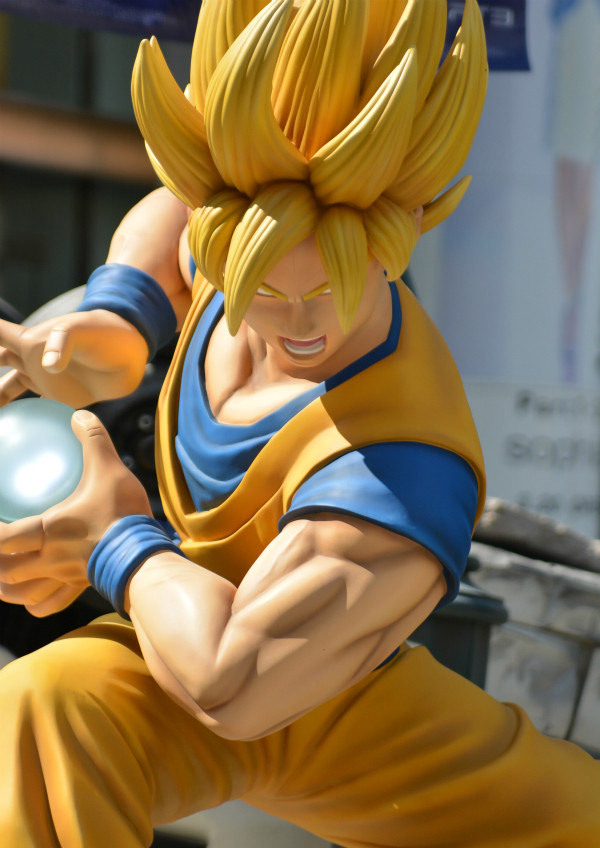 grimphantom:  ca-tsuka:  Son Goku VS Luffy in Tokyo streets.(by Bandai Namco Games