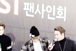 yoesob-blog:  When kikwang saw a fangirl who was wearing the same t-shirt he is wearing(ノ＞▽＜。)ノ 