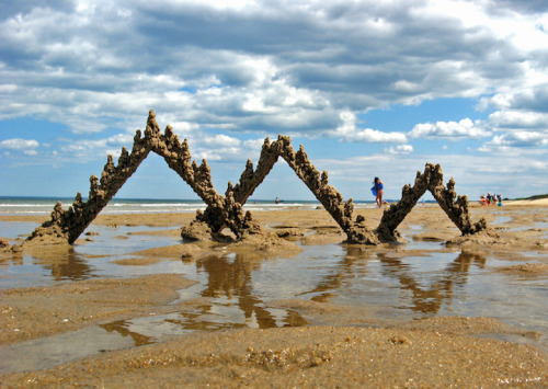 mymodernmet: New and Otherworldly Forms of Sandcastles by Matthew Kaliner