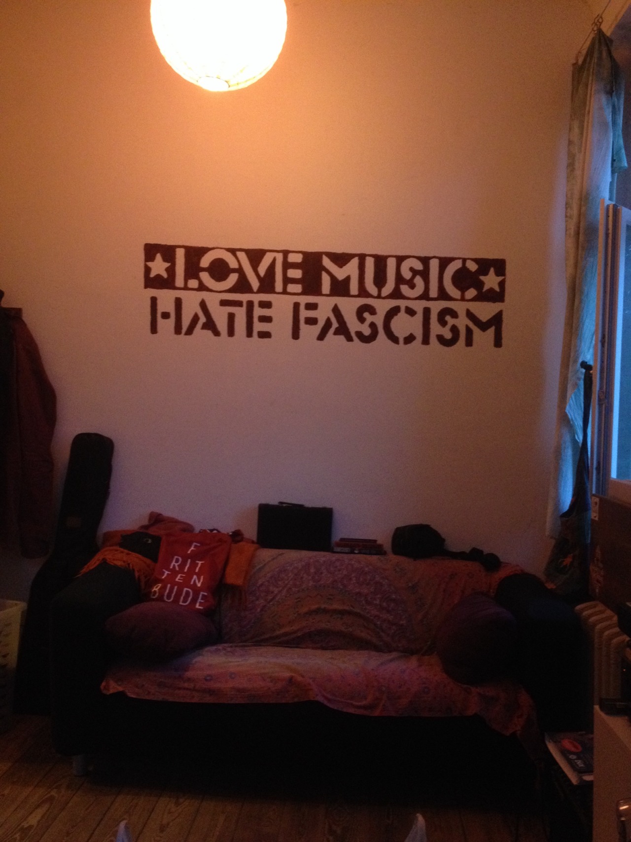 blueberry-bicycle:  so this is my room now… *-* 
