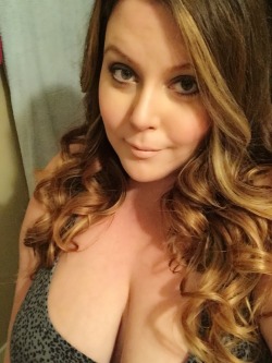 kurvygirlswag:  Just a few simple selfies from yesterday.