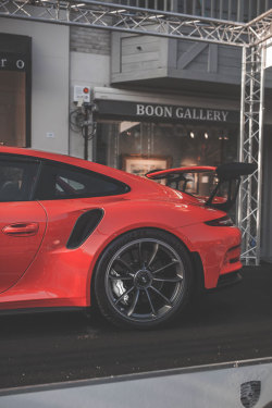 thelavishsociety:  Porsche Back by Lorenzo Hamers | LVSH 