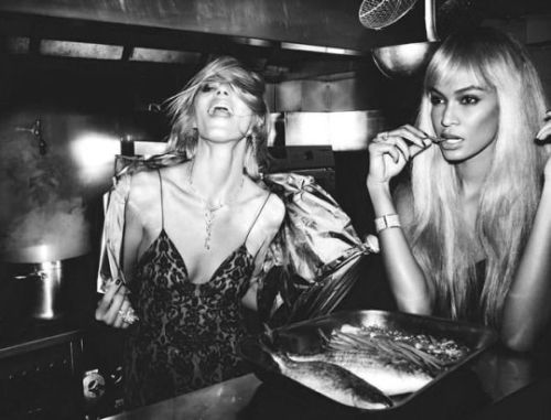 Source: Vogue Italia, December 2017Photographer: Mert & Marcus Model(S): Anja Rubik, Anna Ewers,