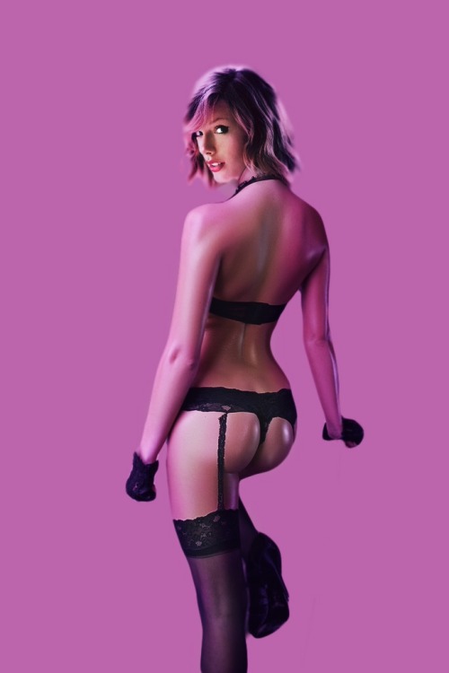 nakedtaylors:  Yammy Naked Taylor Swift 😋😋