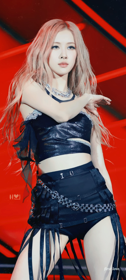 hwchaey:                         ๑  ✿ : ( rosé ) ; coachella !                            like / reblog if u save it