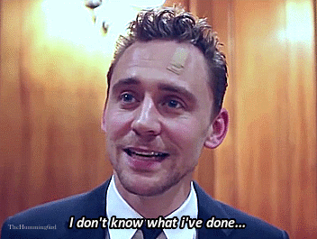 welcome-to-fangirl-hell: thehumming6ird:  Classic Hiddles Moments: Tipsy!Tom accepts his ‘Elle Man o