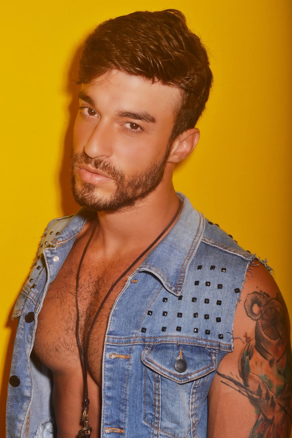 mansexfashion:  Photographer:     Sergio Santoian							  Model: André ViériMan+Sex=FashionFollow