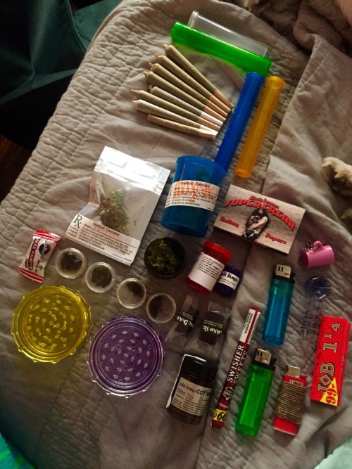 awakeningavalon:  I put in a bunch of resumes today. I cleaned up on first visit deals and goodies. 😝