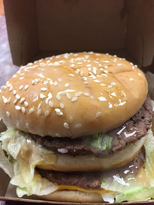 fuzzygumby: Special sauce on a Big Mac