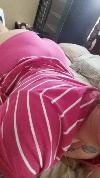 curvylucy37:  Teasing the hubby.
