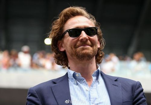 wurwurz: Tom Hiddleston smiles from Johanna Konta’s box following her win in the Round of 16 o