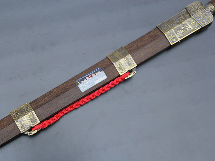 chinesesword:  Classic Chinese Sword Han Dynasty Style  http://www.icnbuys.com/chinese-tai-chi-sword-han-style.htmlReblog,