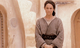anakinskydala:LADIES OF STAR WARS APPRECIATION WEEKday 5: favorite underrated character→ shmi skywal