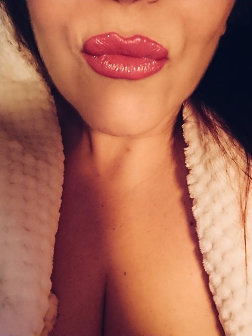 hornycouple94uk: @mrhornycouple94uk wants these covered in cum. What do we all think? those lips wor