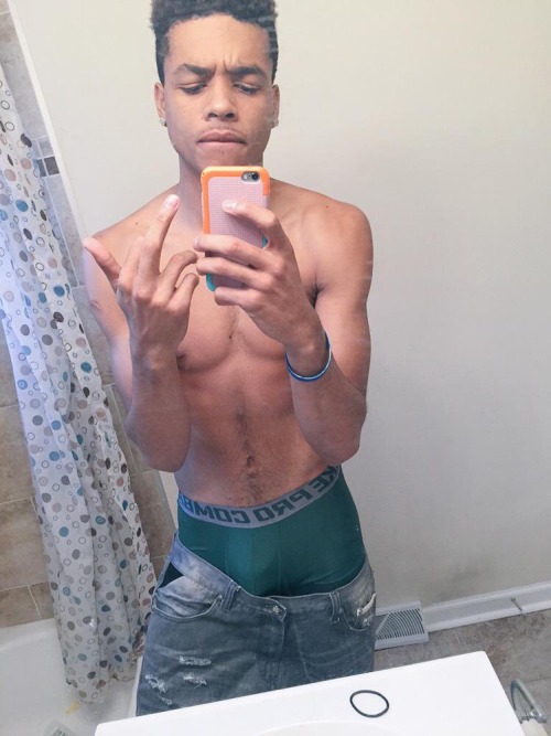 davidbee1994:  lightskinnedboys: guysstl:  He fucked hella females and played basketball in high school in Chicago. One day him and his friend got drunk and he got that ass fucked even busted a nut while getting fucked. ANYONE CAN BE DL THESE DAYS! 👬