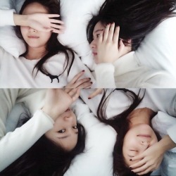 soojunqa:  @jessica.syj: My cute alarm clock #jessica #krystal #sisters#sticktogether #bff #정자매 #인간알람 #귀찮아 #침대에서뒹구르르