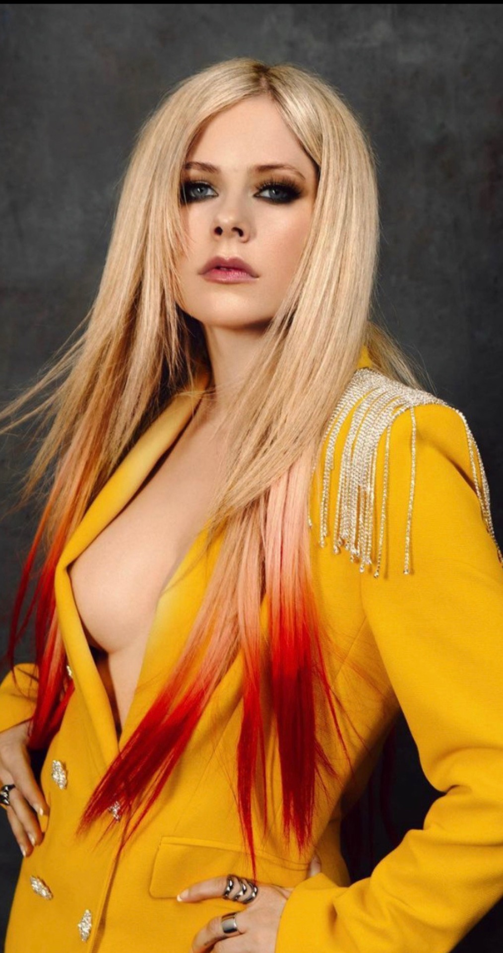 celebpicss:Avril Lavigne  porn pictures
