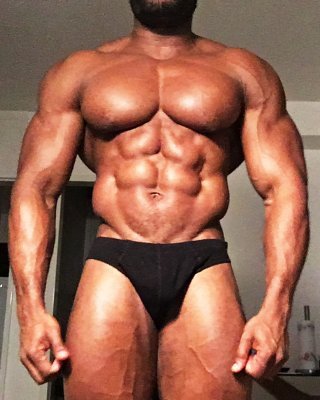 muscleforce2500:  Big english boy, vers with a delicious uncut cock, yumm!!!