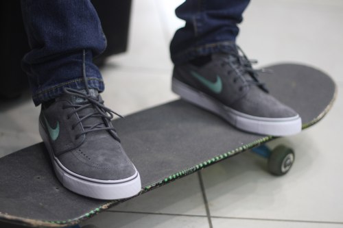 tekort walvis Persoonlijk Nike SB Janoski - Dark Grey/Medium Mint (by... – Sweetsoles – Sneakers,  kicks and trainers.