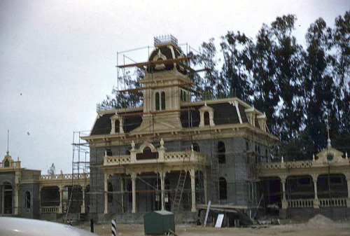 gameraboy:Disneyland construction photos. Via Early Amusement Parks. More vintage Disney.