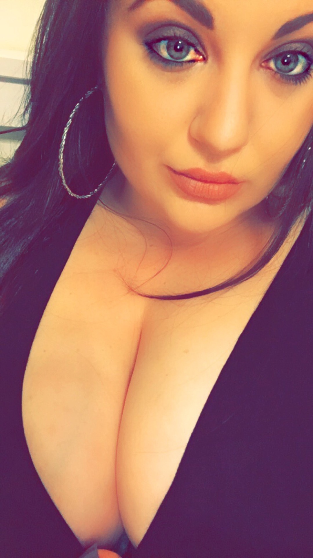 mylittlefilmfestival:  My boobs never fit in any shirt 😂🙈 