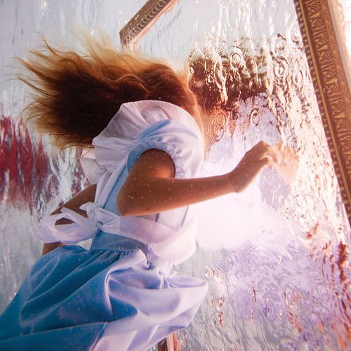 showslow:  Alice in Waterland by Elena Kalis 