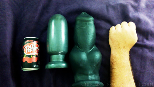 curiousmisskitty:  For scale :)(And these are some of my favorite things <3)