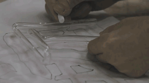 fuckyeahchinesemyths:  sfmoma:  huffpostarts:  Ever wondered how neon signs are made? Watch a short 