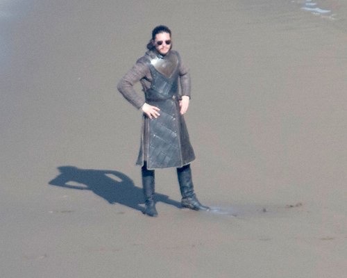 nightshdes:when your family make you go to the beach but you’re from the north