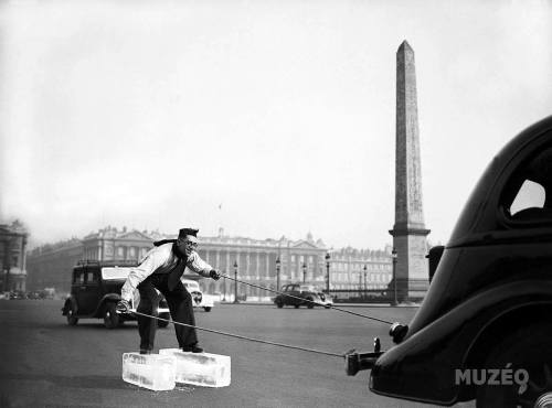 La Glace de la Concorde, Paris, 1938.