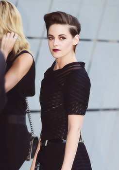 mattjosephdiaz:  frougpepe:  lekinkytwilighters:  NEW Kristen Stewart #chanel event