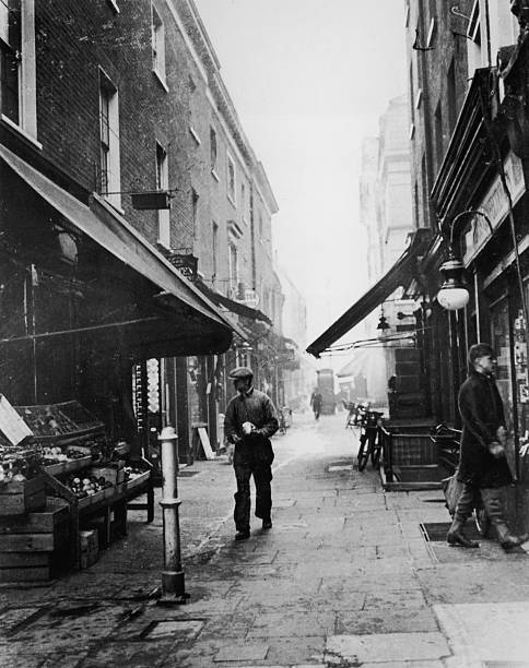 Undr:  Getty Images. Shepherd’s Market. 1930S