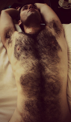 fit-hairy-guys:  Click and follow ‘Fit Hairy Guys’ here!  This furry body is what dreams are all about - WOOF