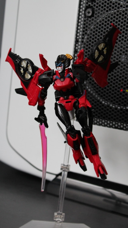 Takara Windblade. I’m glad I have so many figma stands lying around….