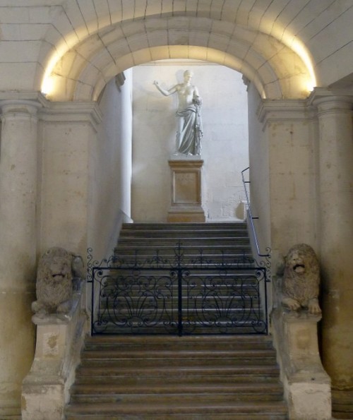 Venus of Arles, Copy at the City Hall, Arles, France. Photographs by Mbzt via Wikimedia Commons (X a