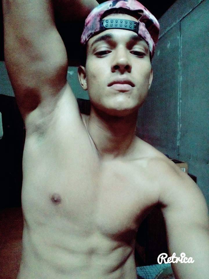 maxlunamax:  Mas de Carlitos mi amor.. Nicaragüense por Gracia de Dios!!