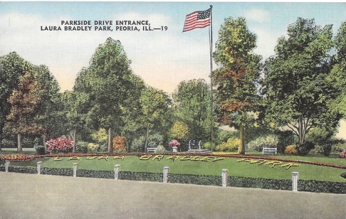 Postcard: Parkside Drive Entrance, Laura Bradley Park, Peoria, Il. Undated but probably 1950s.Unlike