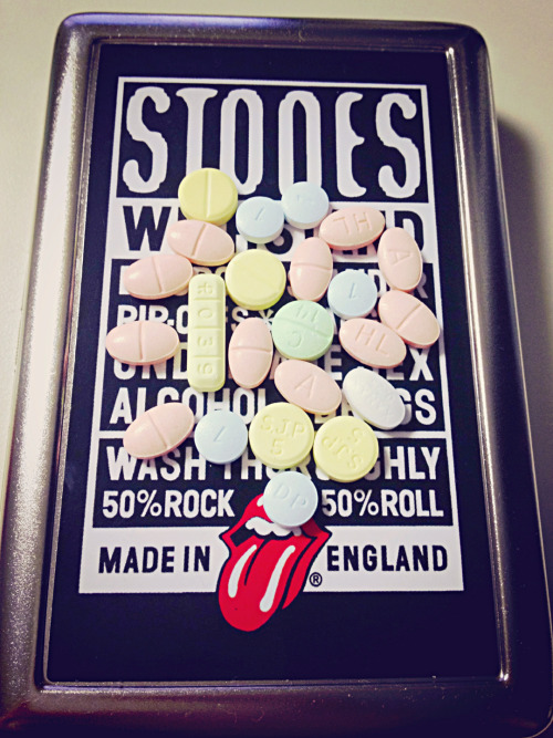 s0ul-searching:  20 mg valium, 7mg xanax, 5mg etizolam, and 1 kpin. I’m so happy! 