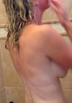 naughtymormonmilf:  Shower time ;) 